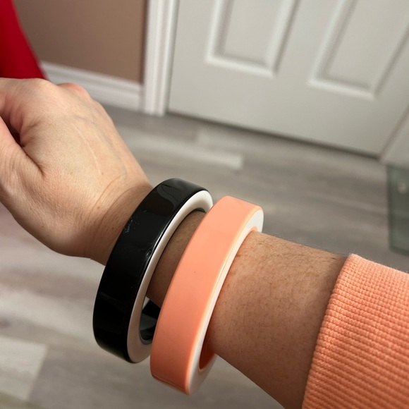 4/$100 Black and Peach Wearable lucite bangles retro 1980 🥰 - Picture 1 of 6